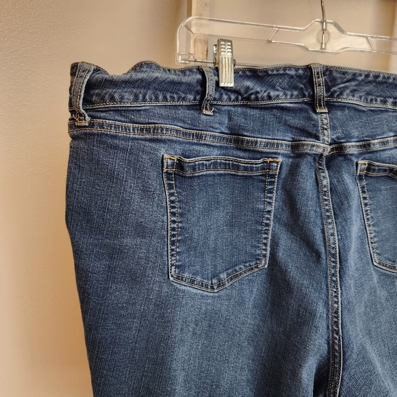 Torrid size 24 medium wash denim shorts - Picture 5 of 5